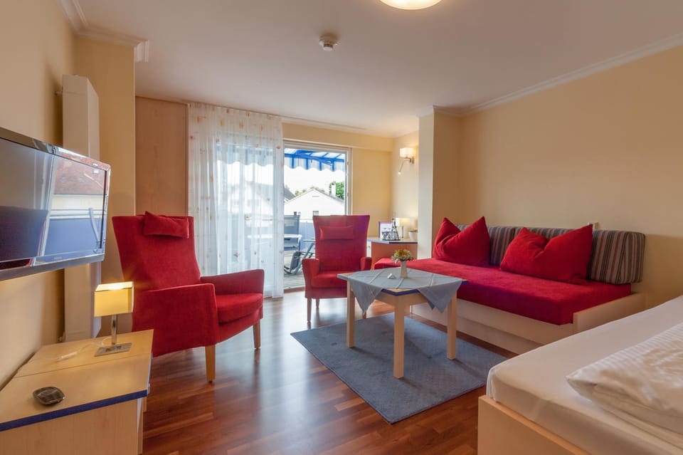 Photo of the whole room, Seating area