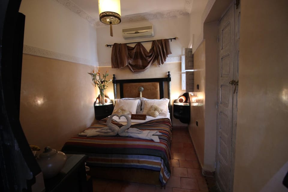 Bed, Photo of the whole room, Bedroom, air conditioner
