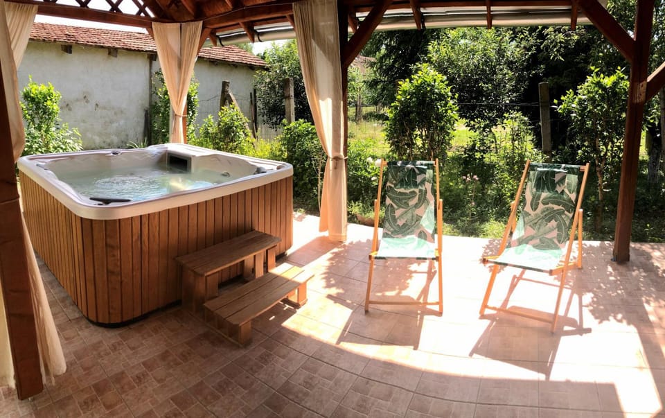 Garden, Hot Tub, sunbed