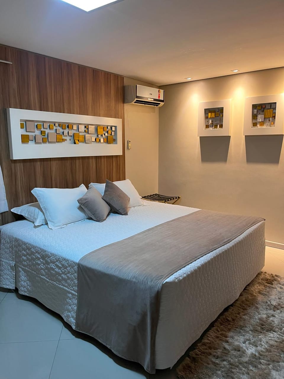 Bed, Photo of the whole room, Bedroom, air conditioner