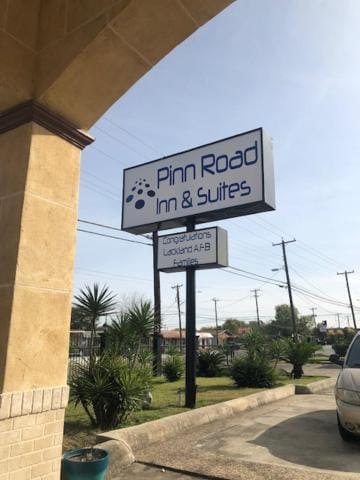 Pinn Road Inn and Suites Lackland AFB and Seaworld Motel in San Antonio