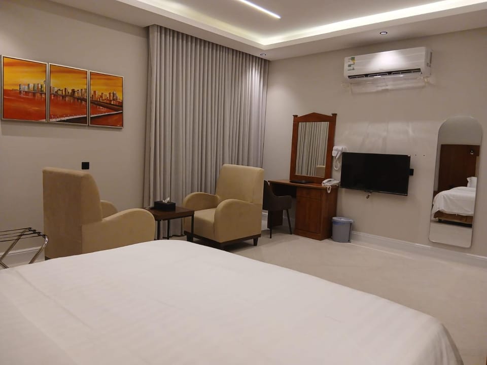 Bed, TV and multimedia, Seating area, Bedroom, air conditioner