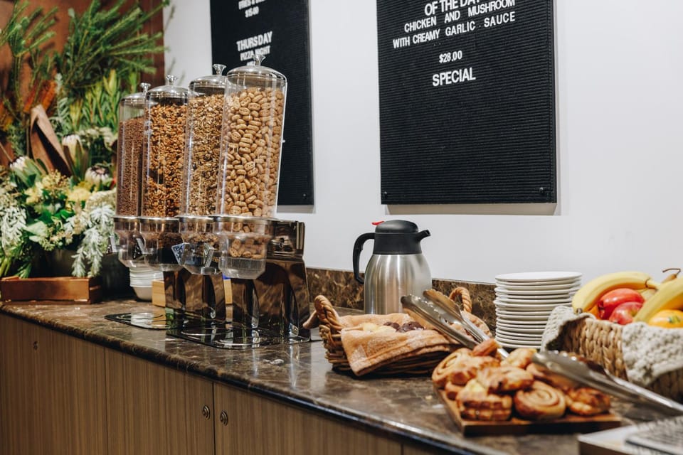 Breakfast, Continental breakfast, Buffet breakfast, English/Irish breakfast