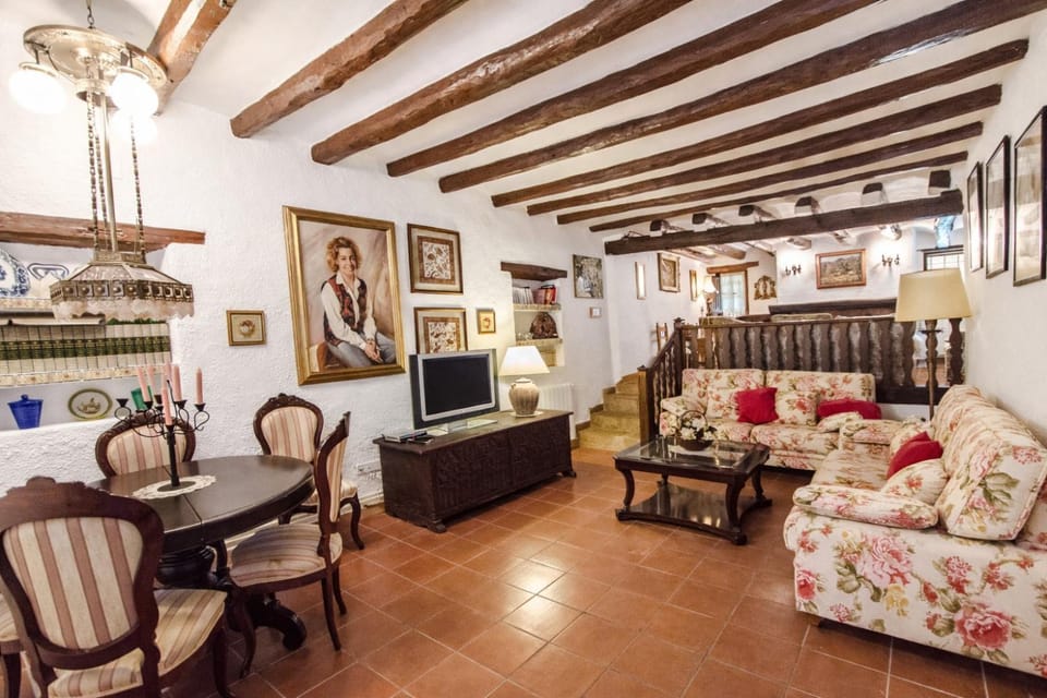 Catalunya Casas Unique sanctuary with extra large pool! Villa in Baix Penedès