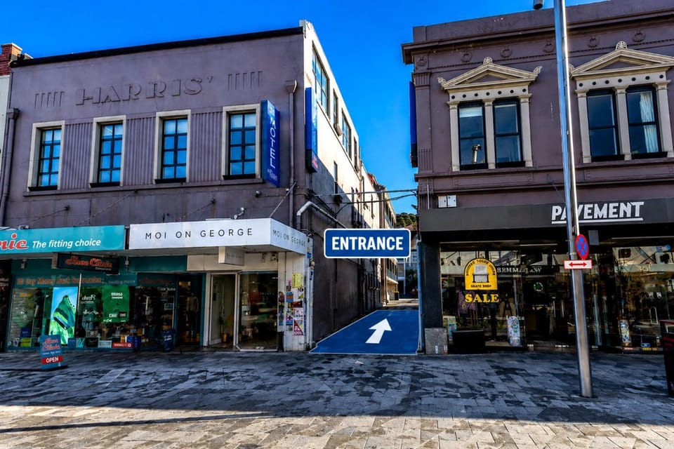 Facade/entrance