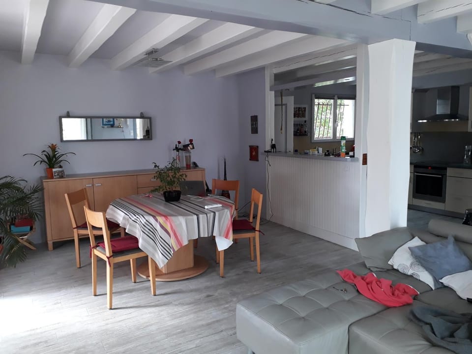 Kitchen or kitchenette, Living room, Dining area
