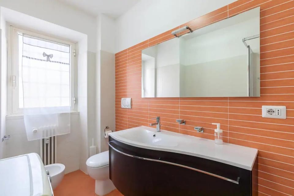 Toilet, Bathroom, towels