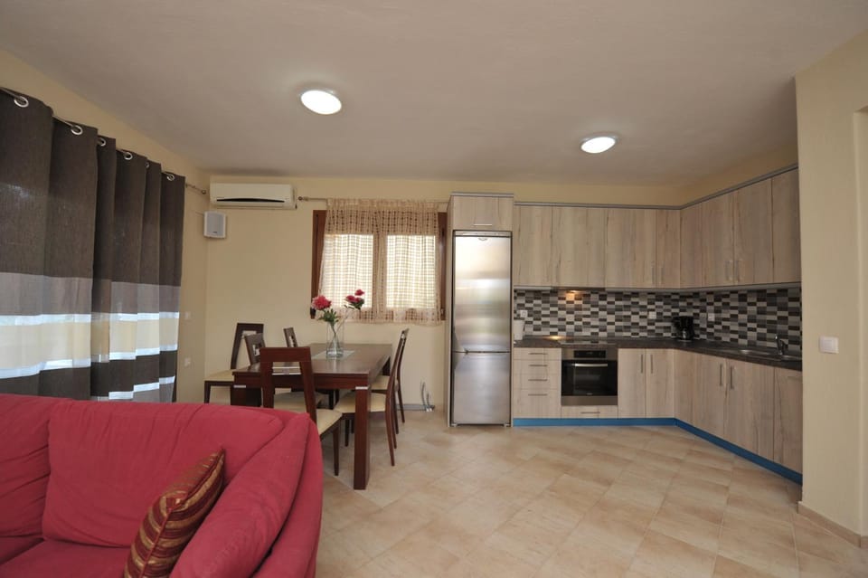 Kitchen or kitchenette, Photo of the whole room, Seating area, Dining area, oven, stove