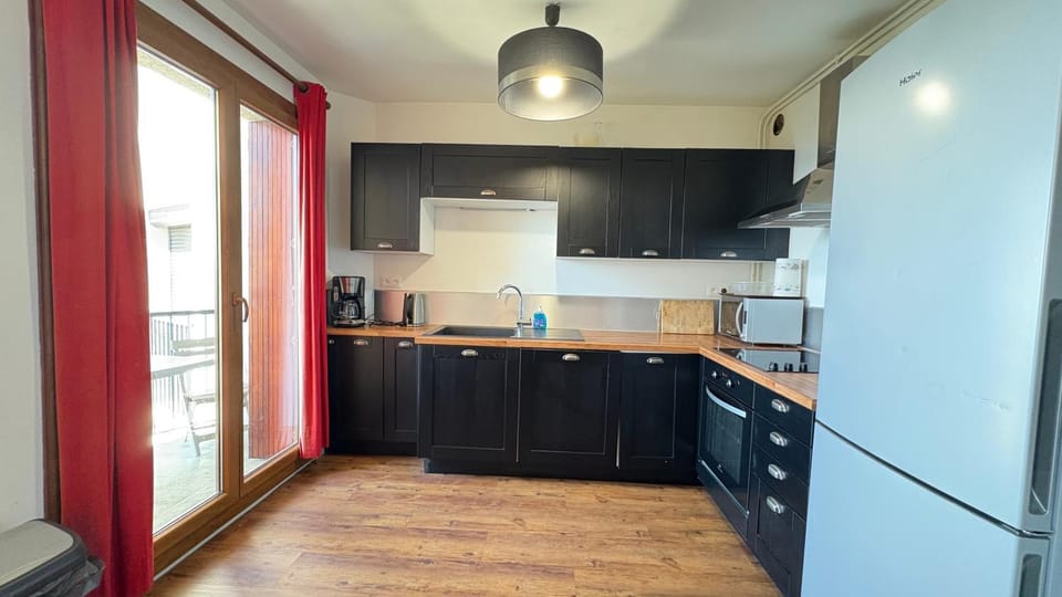 Kitchen or kitchenette, dishwasher, oven, stove