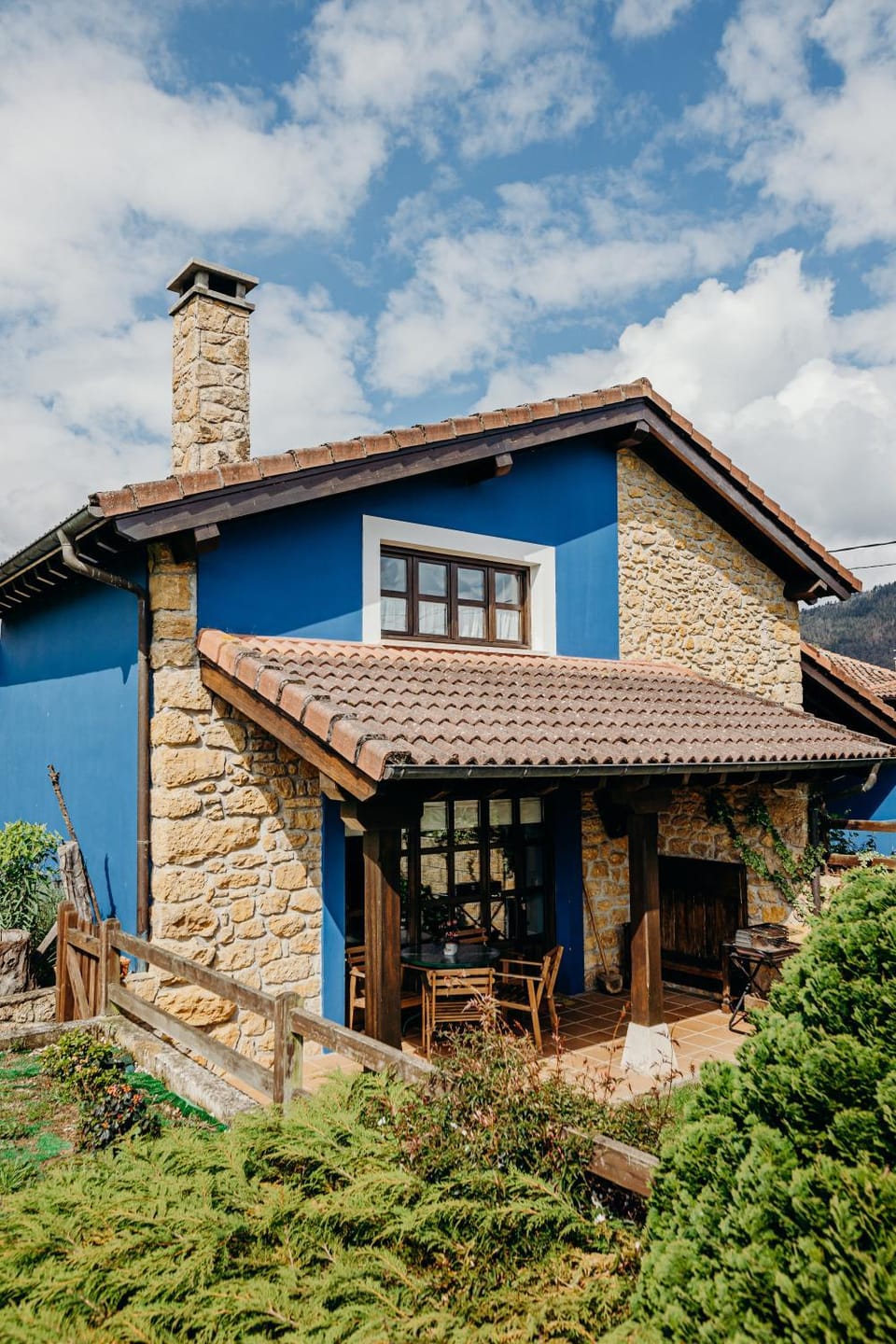 Patio, Off site, On site