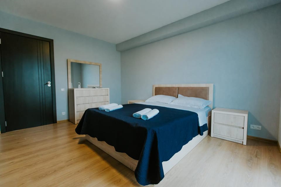 Bed, Bedroom, towels, wardrobe