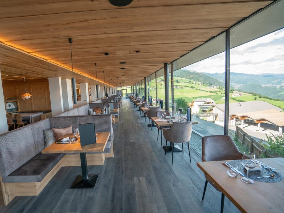 Restaurant/places to eat, Restaurant/places to eat