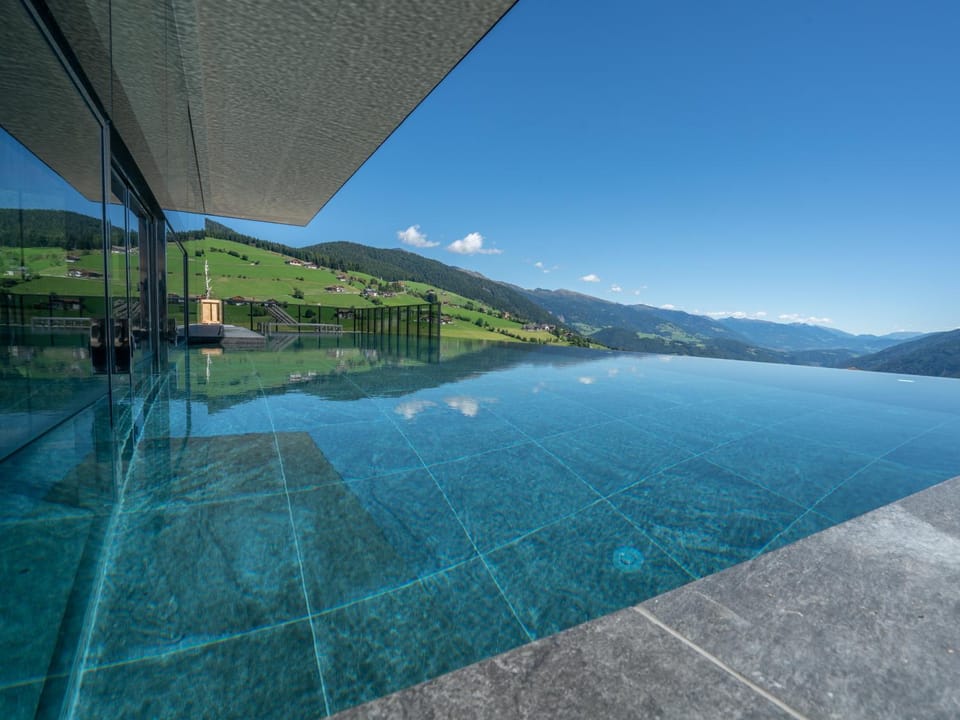 Swimming pool, Swimming pool