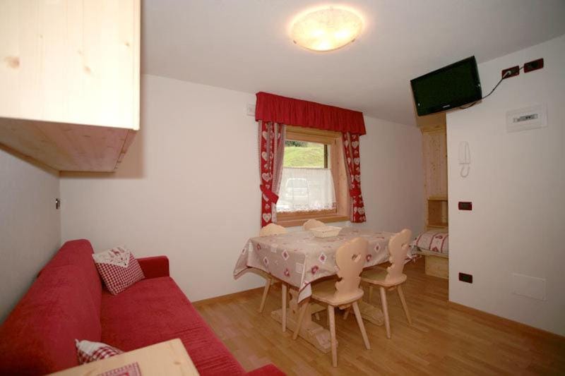 Day, Dining area
