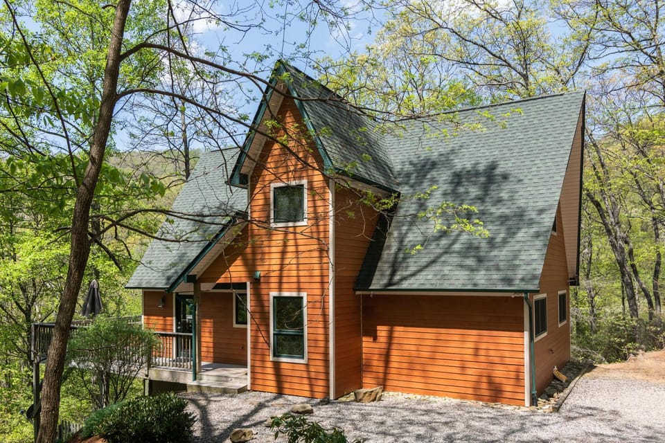 BBQ facilities, Place of worship, Garden, Hiking, Mountain view