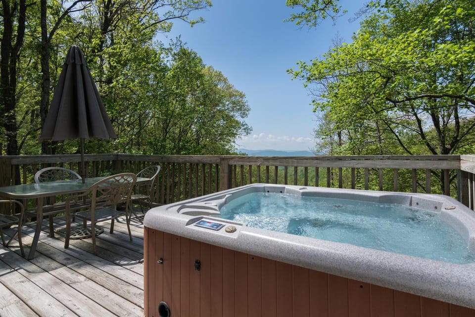 Natural landscape, BBQ facilities, Hot Tub, Mountain view