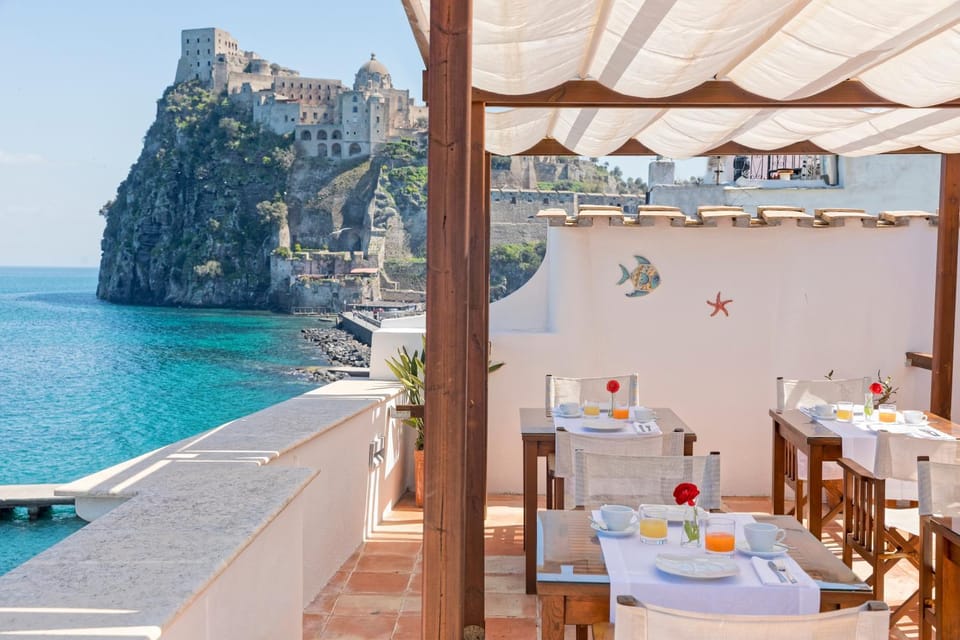 Restaurant/places to eat, Balcony/Terrace, Sea view