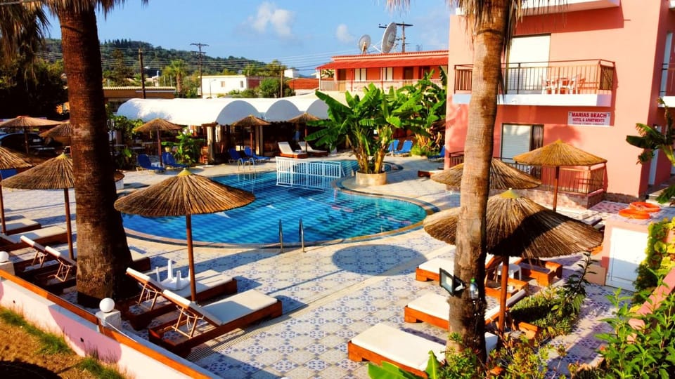 Property building, Restaurant/places to eat, Pool view, Swimming pool