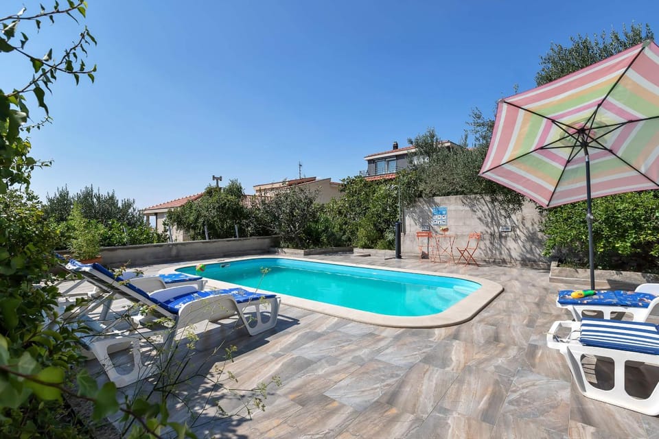 Swimming pool, Swimming pool