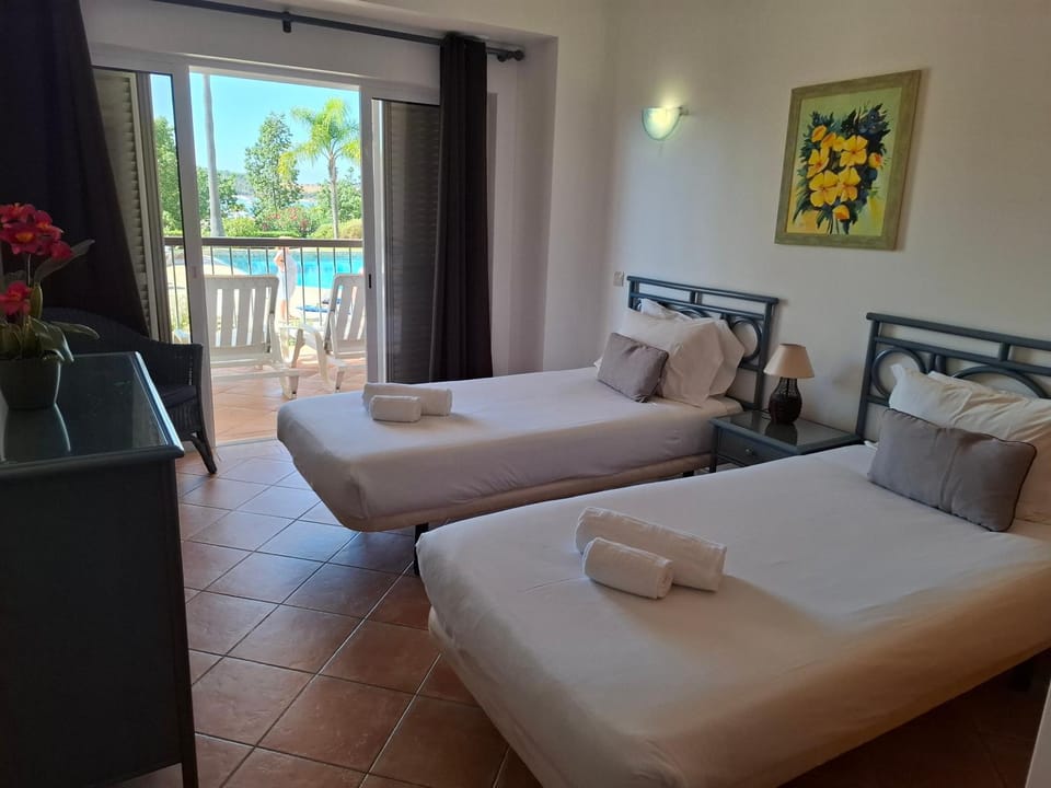 View (from property/room), Bedroom, Garden view, Pool view, River view