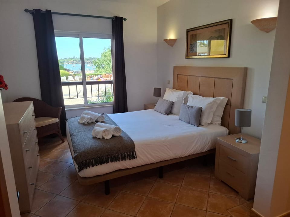 View (from property/room), Bedroom, Garden view, Pool view, River view