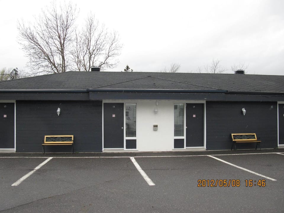 Property building, View (from property/room), Photo of the whole room, Family