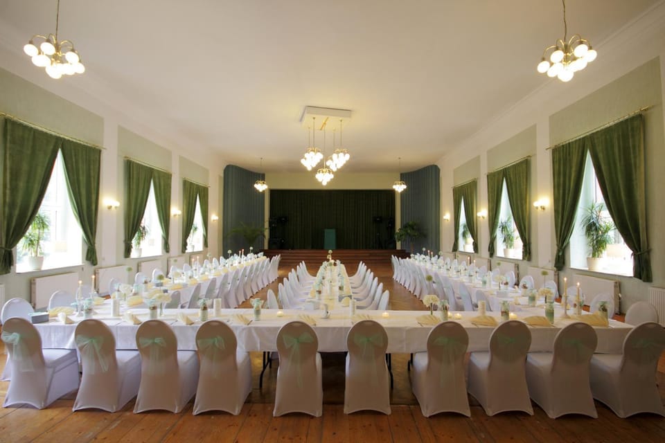 Restaurant/places to eat, Meeting/conference room