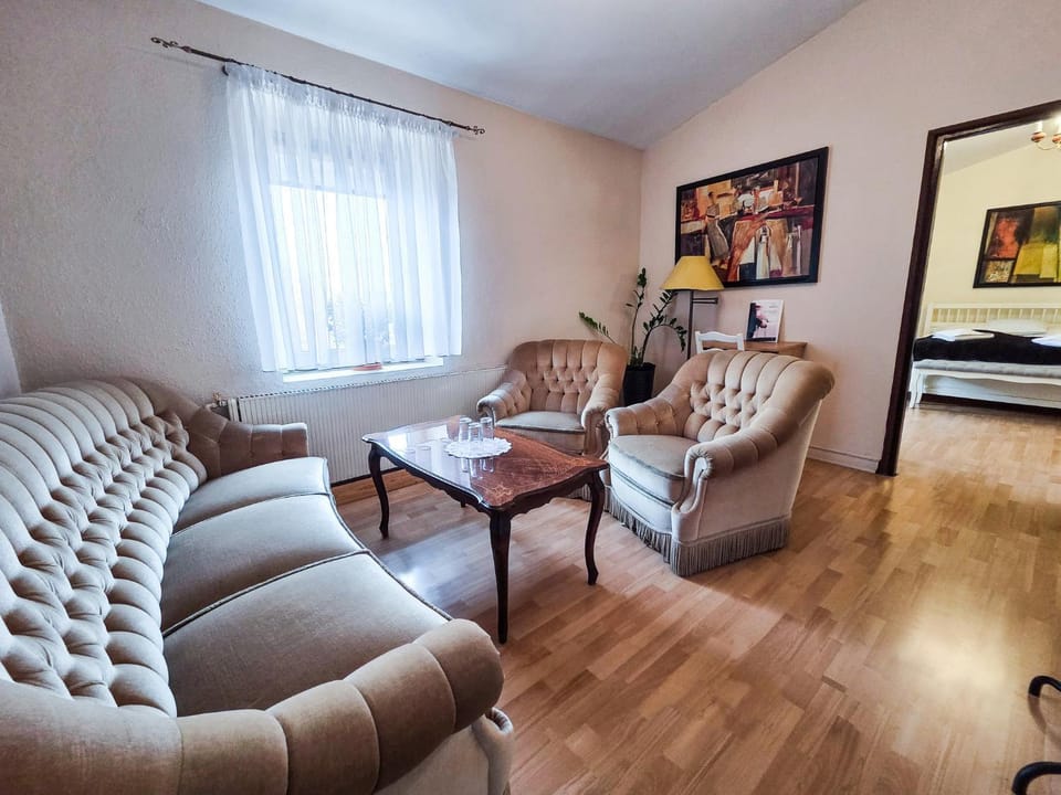 TV and multimedia, Seating area