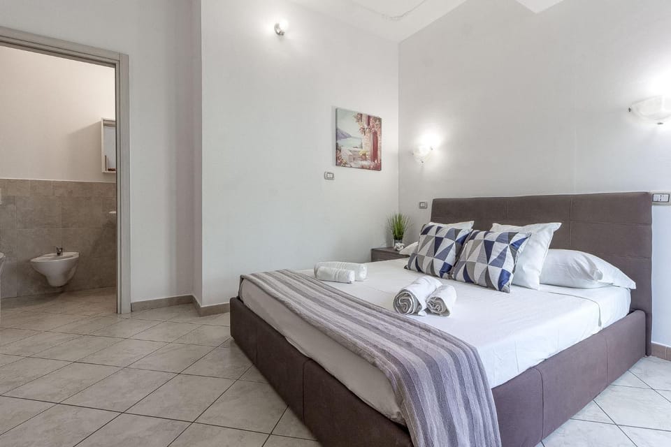 Bed, Bathroom, Photo of the whole room
