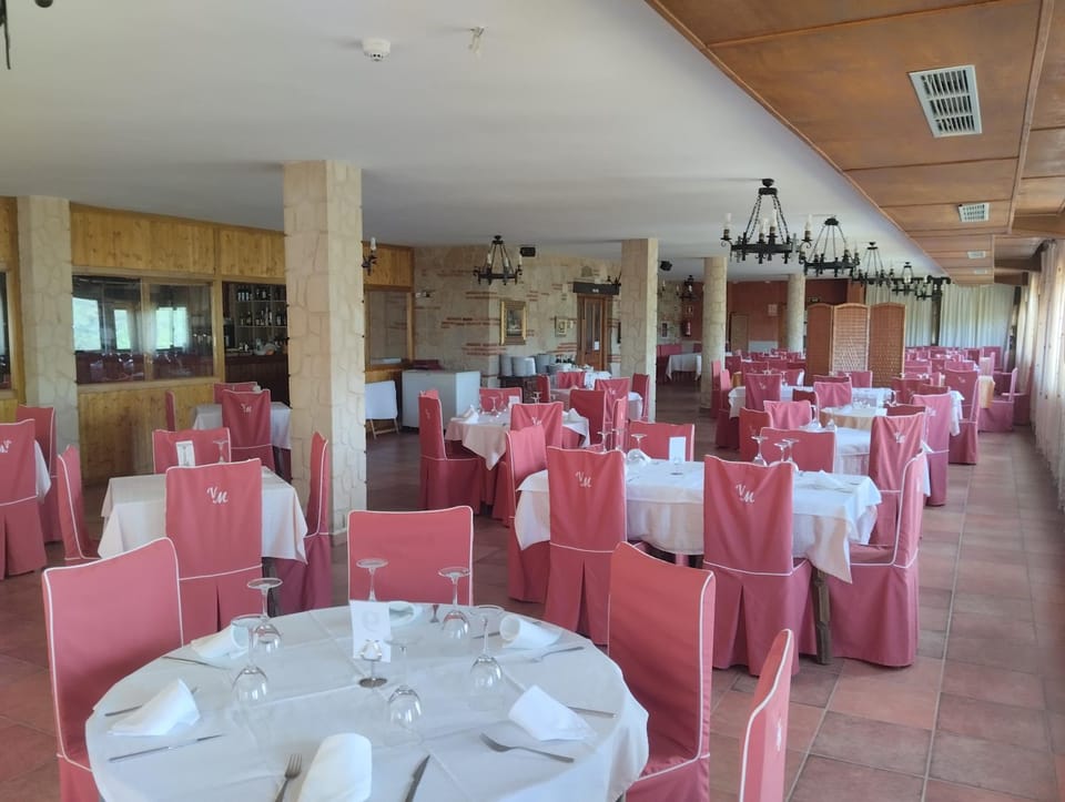 Restaurant/places to eat, Banquet/Function facilities