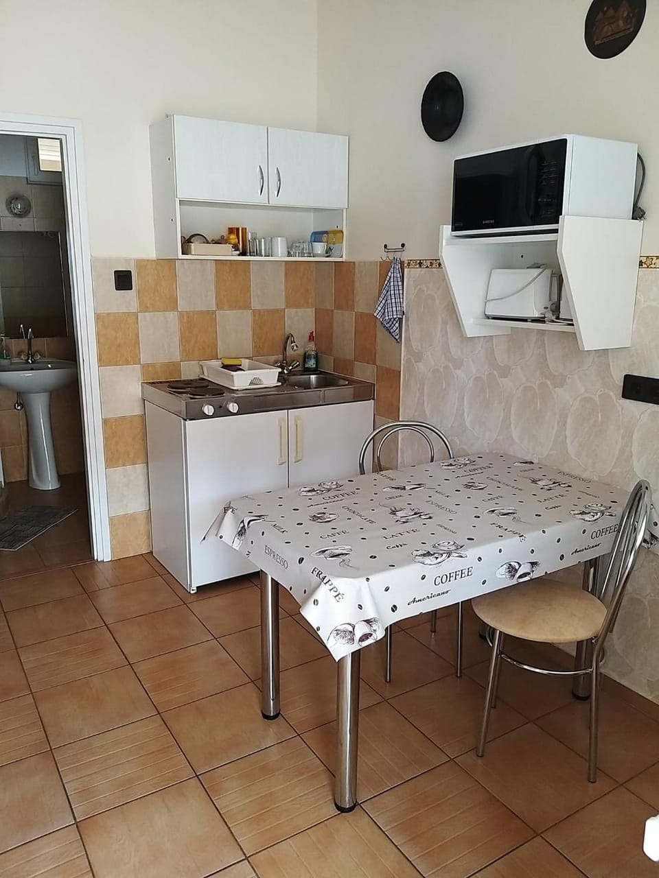 Kitchen or kitchenette
