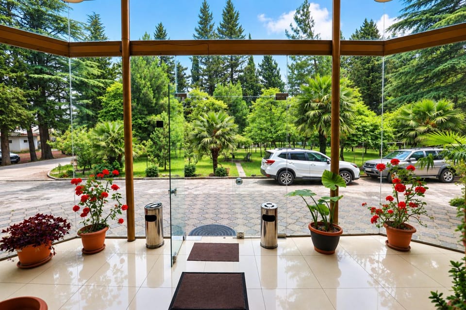 Property building, Spring, Day, Natural landscape, Summer, Garden, View (from property/room), Garden view, Location