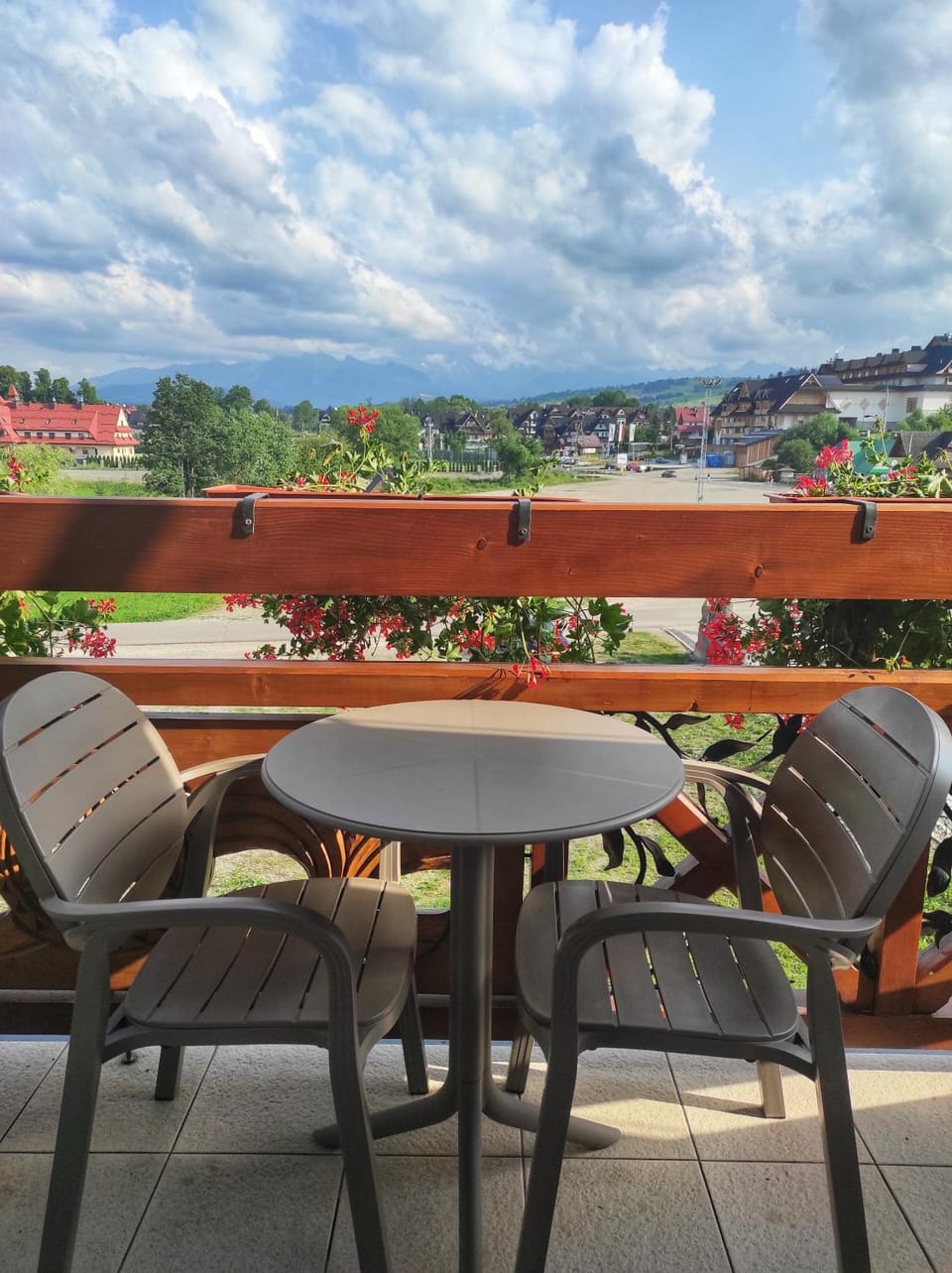 View (from property/room), Dining area, Mountain view