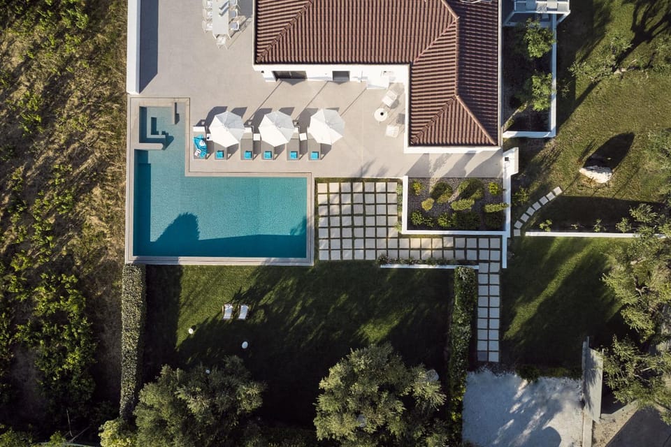 Bird's eye view, Pool view