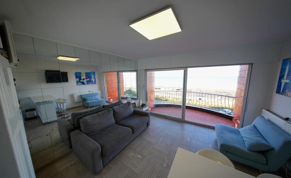 Communal lounge/ TV room, Living room, Dining area