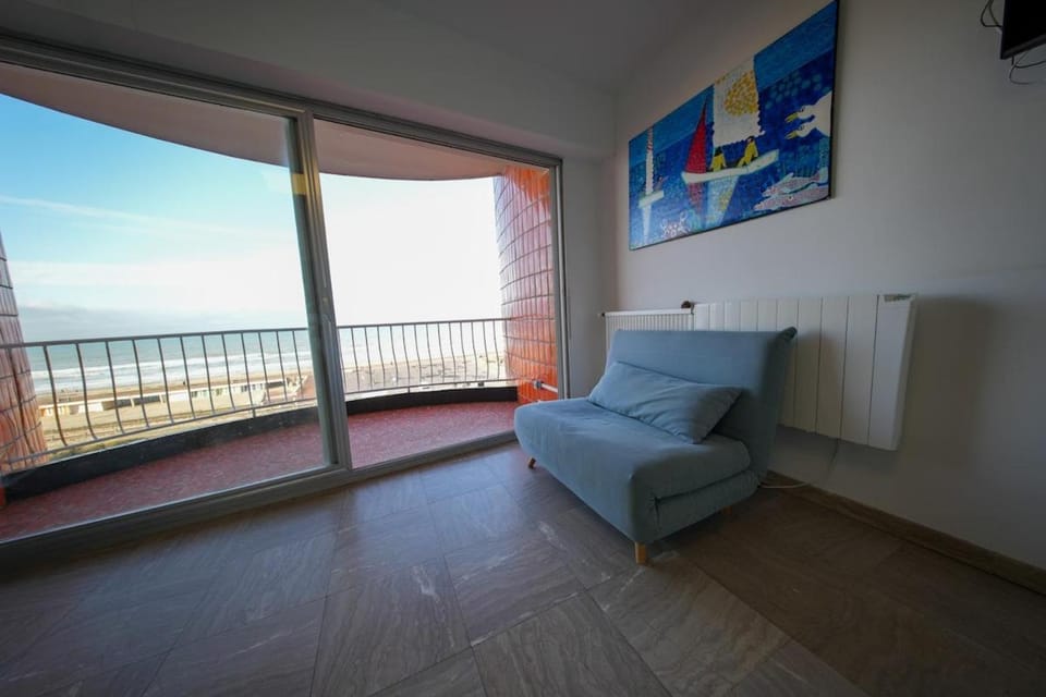 Natural landscape, View (from property/room), Living room, Seating area, Sea view