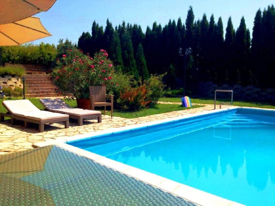 Swimming pool, Swimming pool
