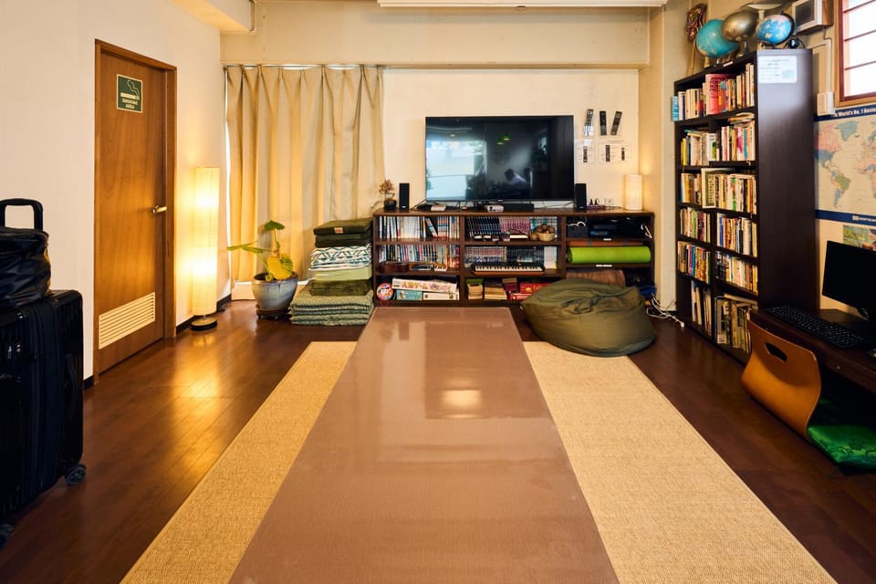 Communal lounge/ TV room