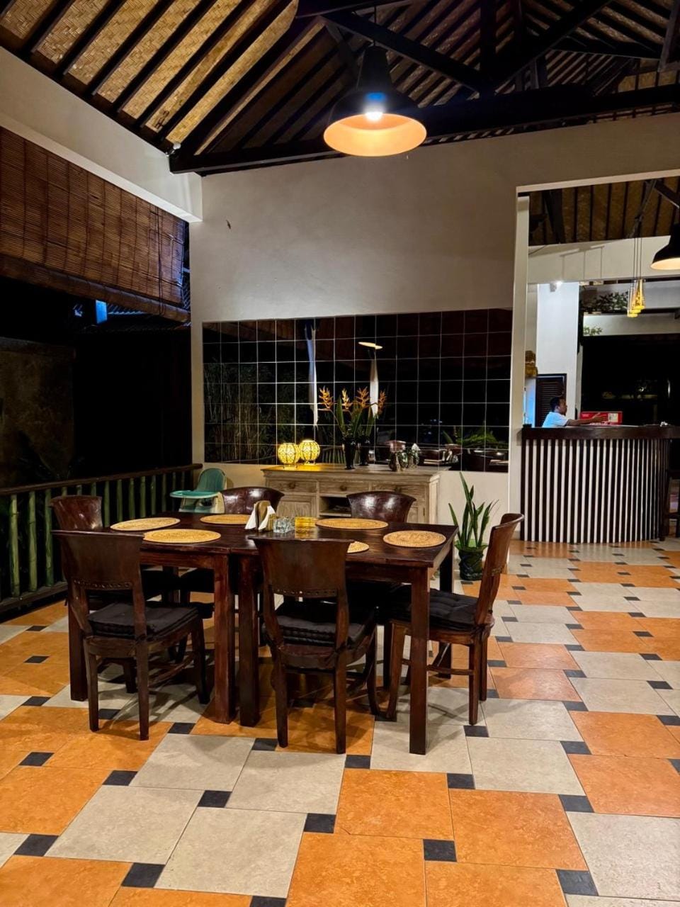 Restaurant/places to eat, Seating area