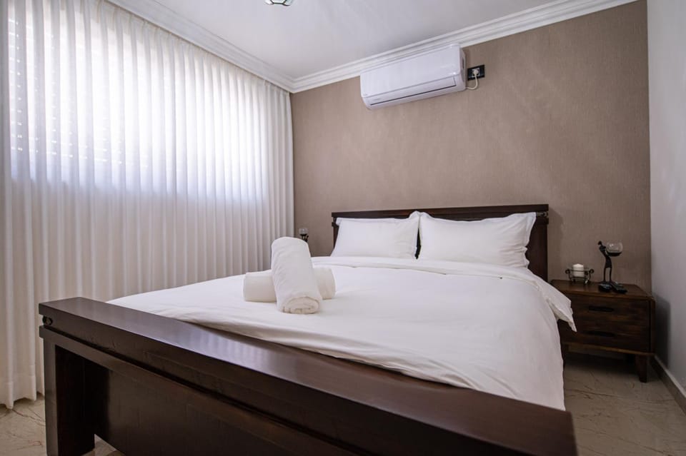 Photo of the whole room, Bedroom, towels, wedding