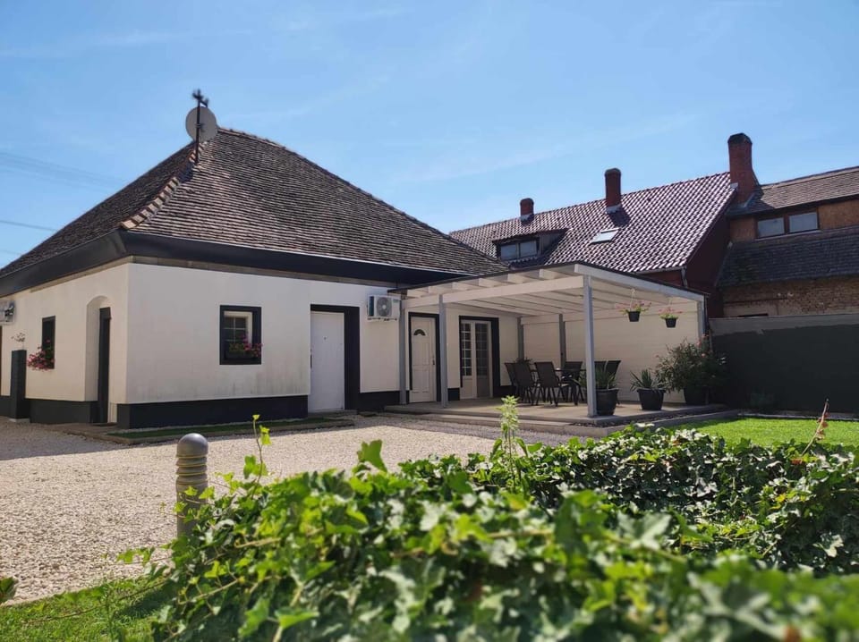 Rókafalvi Vendégház Apartment in Hungary