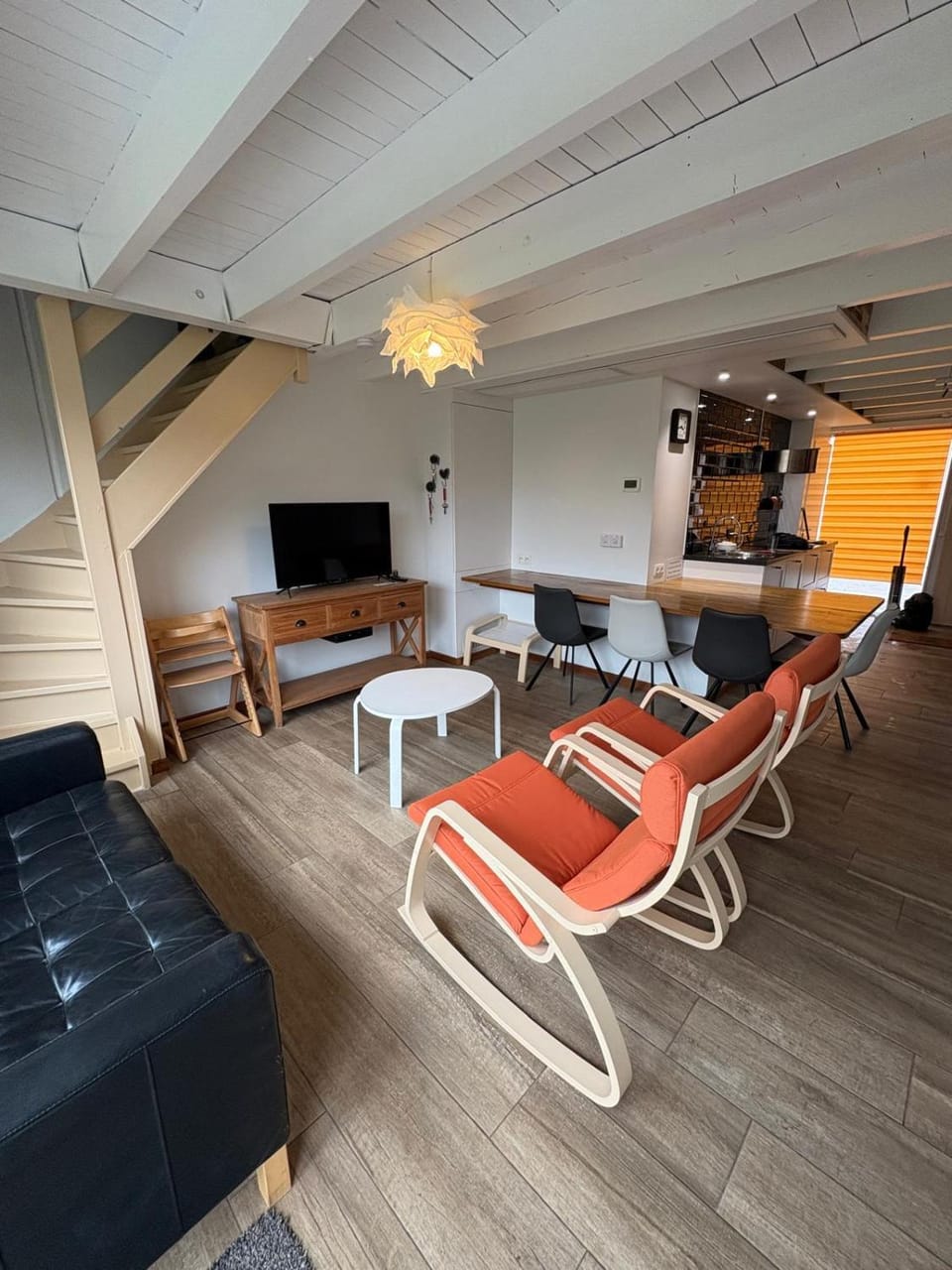 TV and multimedia, Seating area, Dining area