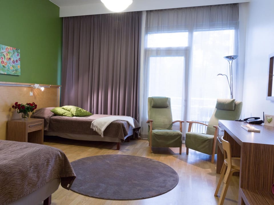TV and multimedia, Balcony/Terrace, Photo of the whole room, Bedroom