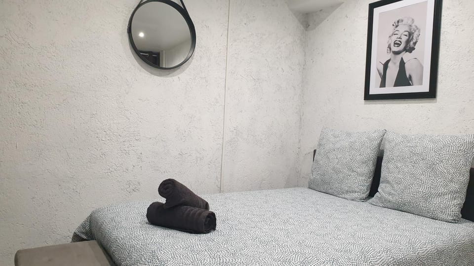 Au 36, Les Apparts Hotel Joigny Apartment in Bourgogne-Franche-Comté
