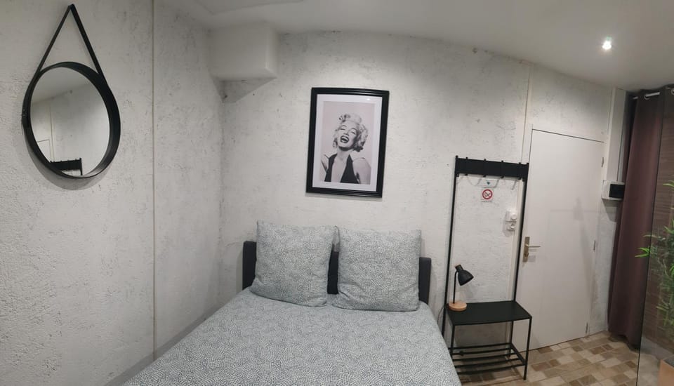 Au 36, Les Apparts Hotel Joigny Apartment in Bourgogne-Franche-Comté