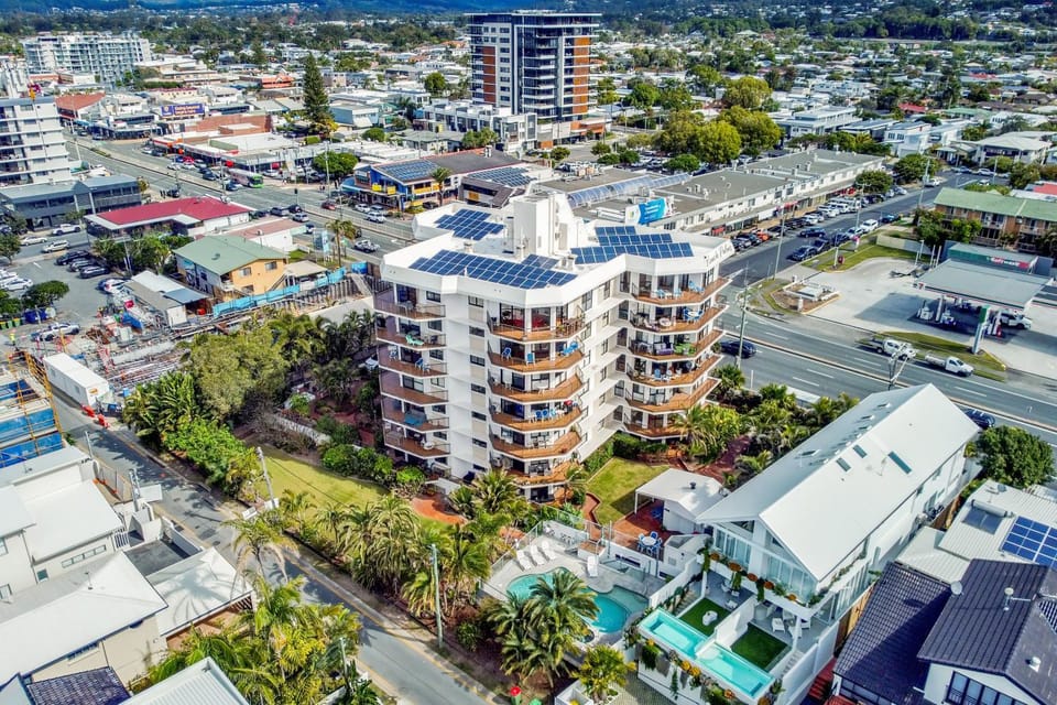 Property building, Neighbourhood, Bird's eye view, Pool view, Street view, Location
