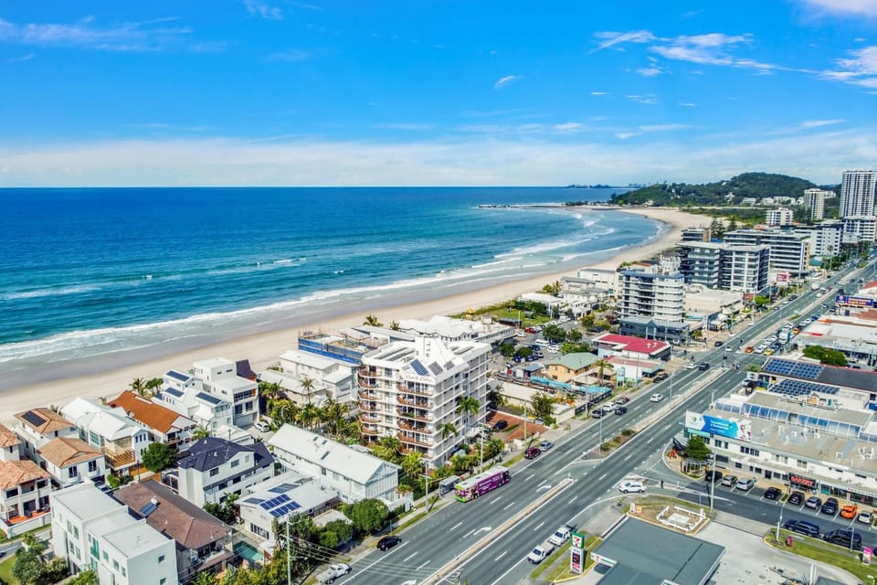 Property building, Neighbourhood, Bird's eye view, Beach, Sea view, Location
