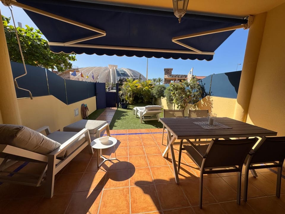 Garden, View (from property/room), Balcony/Terrace, Seating area, Dining area, Food, sunbed