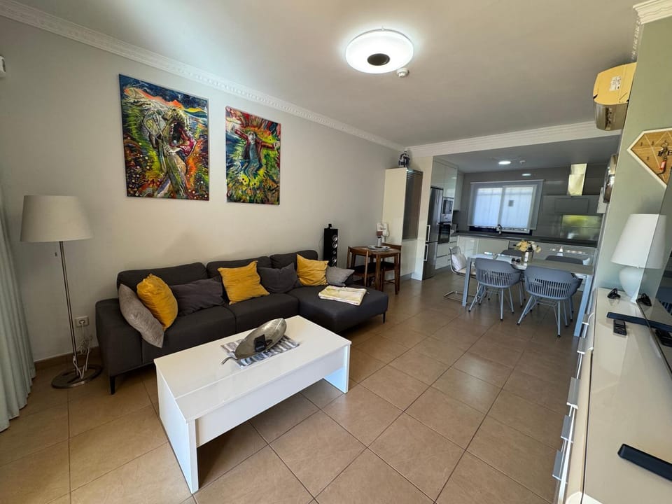 TV and multimedia, Living room, Seating area, Dining area