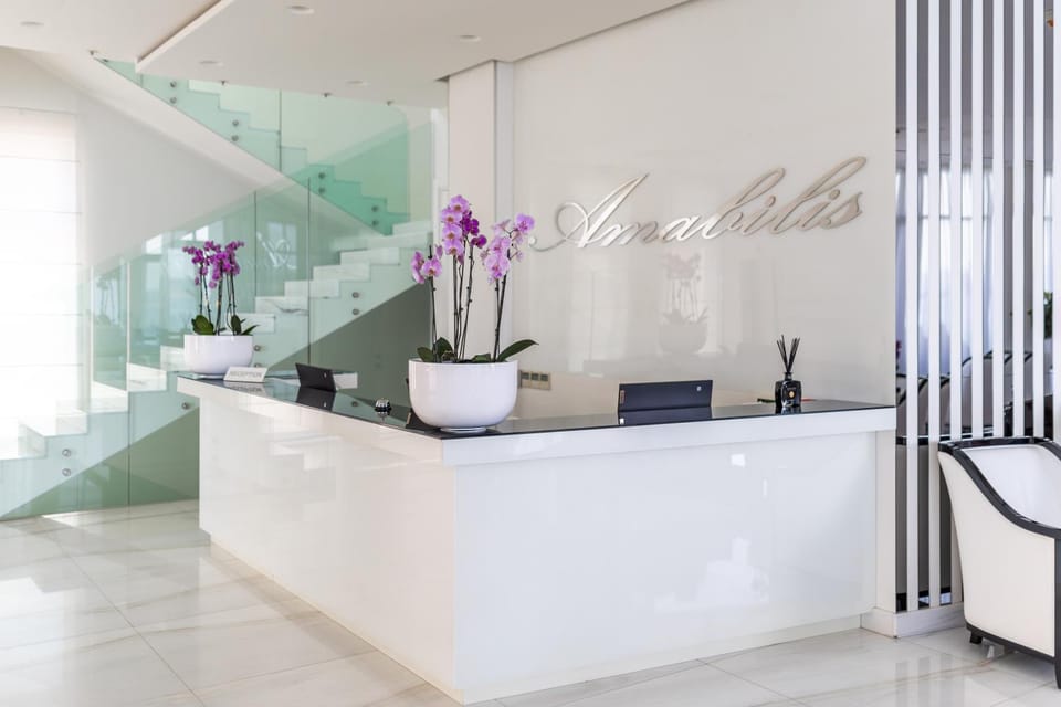 Library, Lobby or reception, Lounge or bar, Decorative detail, Sea view